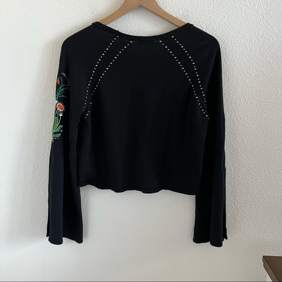 Top Shop Black Knit Bell Sleeve Embroidered and Studded Crop Boho Top US 6 - Picture 2 of 7